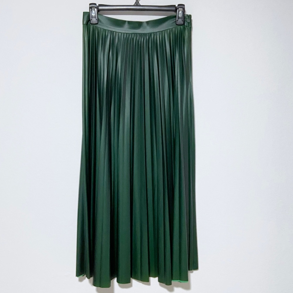 [ZARA] Green Pu Faux Leather pleated midi skirt. Size Small.